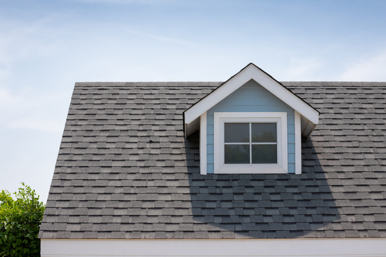 Asphalt roofing shingles