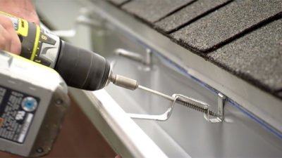 installing-gutters